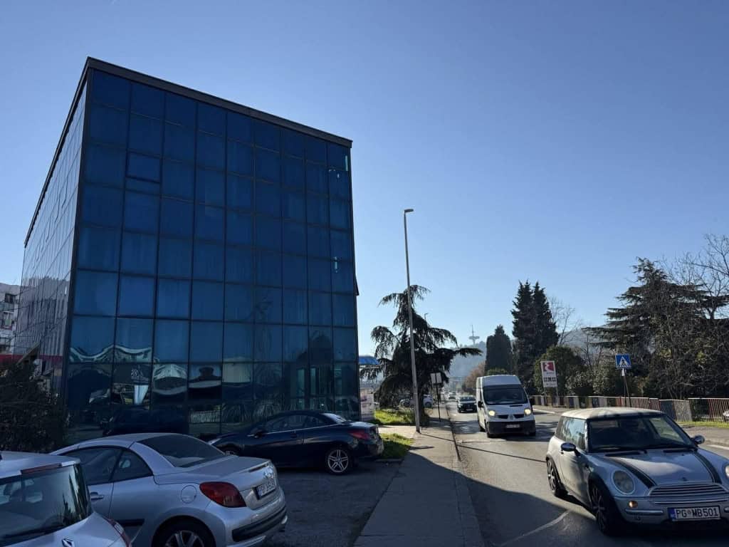 Putevi kupili zgradu od Božovića