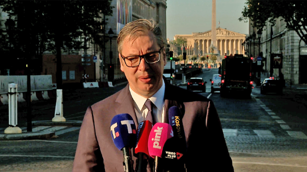 Vučić iz Pariza komentariše raspisivanje izbora u Srbiji